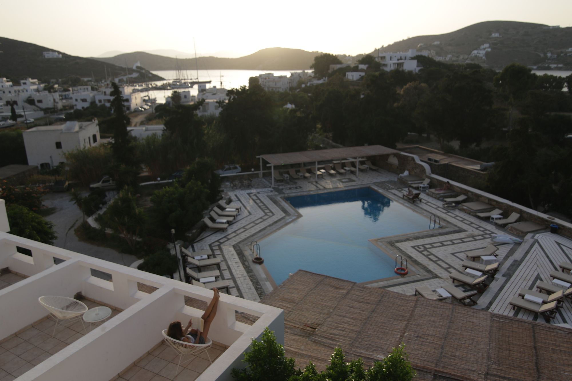 Armadoros Hotel / Ios Backpackers Exterior foto